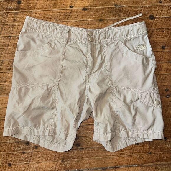 The North Face tan khaki gorpcore longer size 6 shorts - Picture 1 of 3